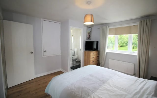 3 Bed Detached - 3 Bathrooms - Parking - Quiet