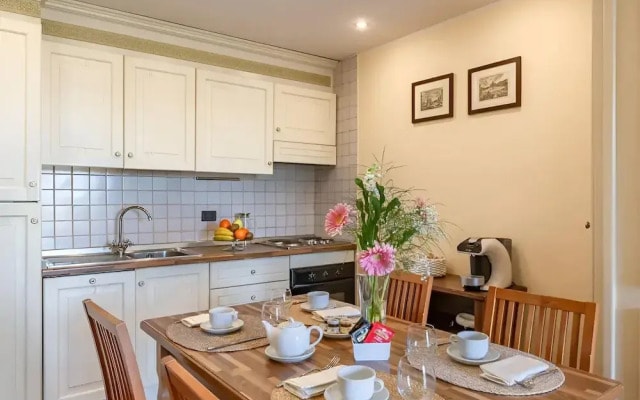 Tranquil Retreat Near Rome for 4