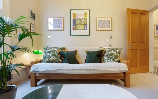 Bright Camberwell Georgian Apartment