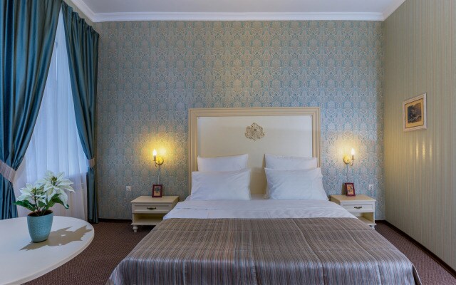 Rich Hotel