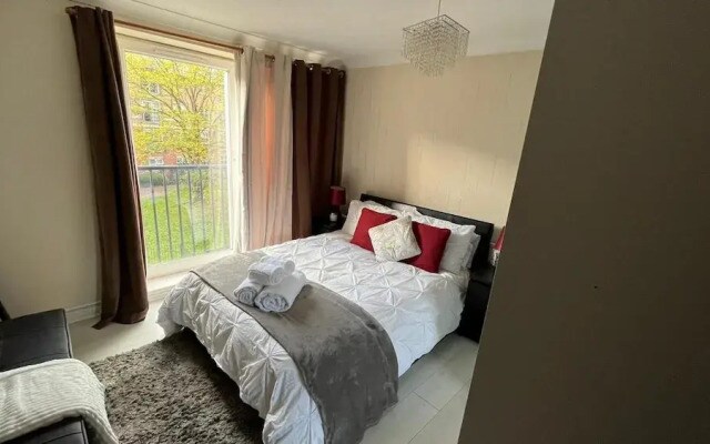 Stunning 3-bed Apartment in Croydon