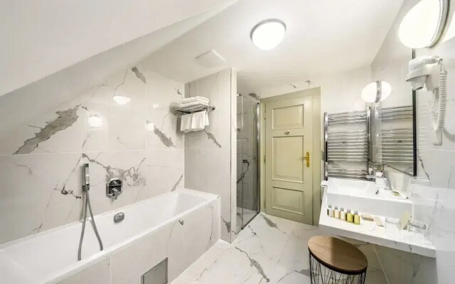 Bellevue Diamond