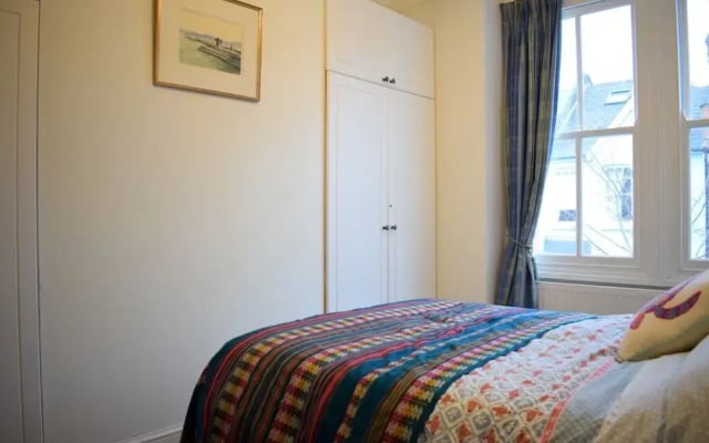 Calm 2 Bed Family Home in Shepherd's Bush