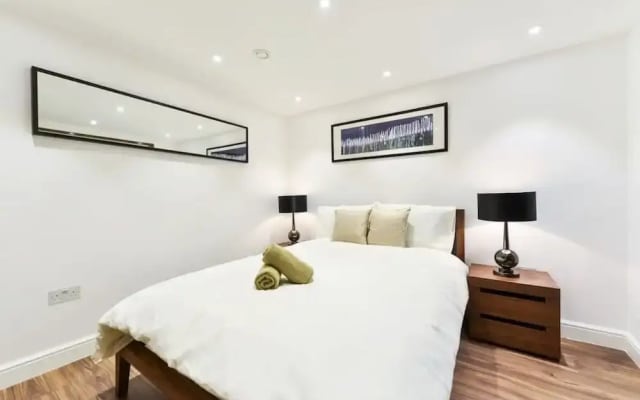 Hotel Style Penthouse Located Close to Central 8
