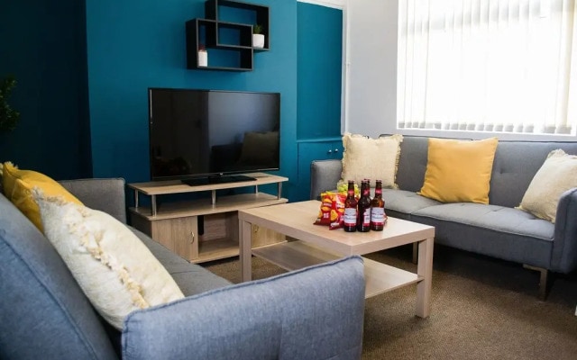 ENTIRE modern Liverpool holiday business home