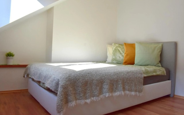 NEW CENTRAL ROOFTOP with private WELLNESS, Sauna & Whirlpool bath