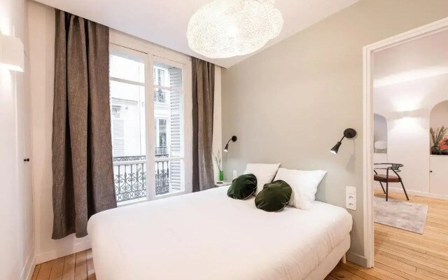 Central And Renovated Parisian Apartment, 6-7 Guests