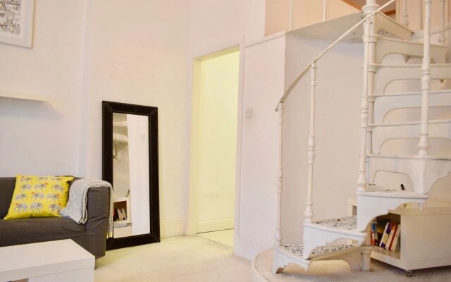 Elegant Mezzanine Studio Flat in Belsize Park