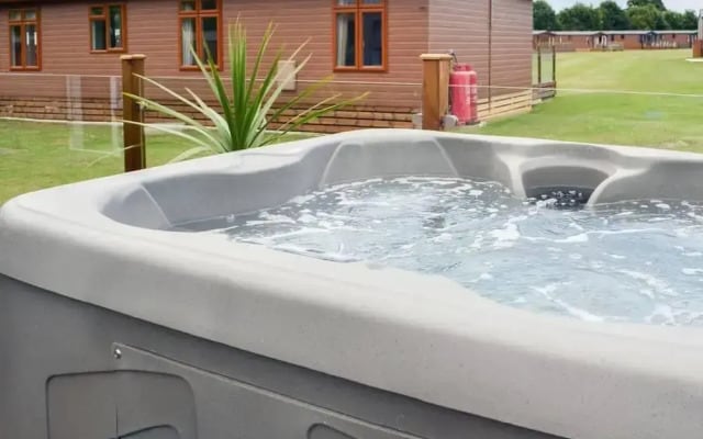 Boutique Lodge With hot tub Sleeps 6