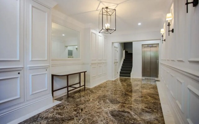 Exquisite Cadogan Square Knightsbridge Apartment