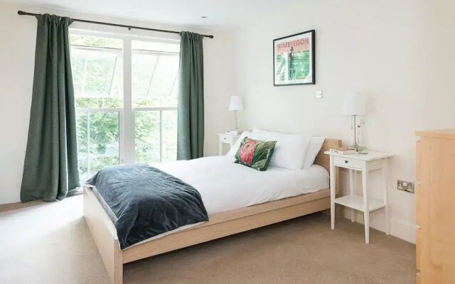 Spacious 2 Bed - Battersea High Street