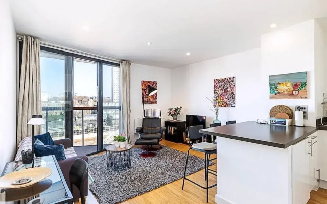Bright Camden Retreat With Balcony