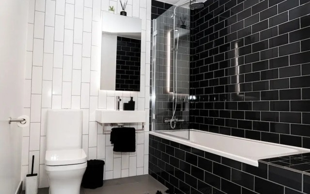 Royal Wharf - 1 Bed - Balcony - River & City View