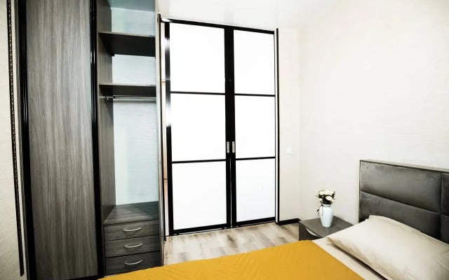 Pritomskij 7/7 Dvuhkomnatnye apartamenty biznes-klassa s vidom na Tom'