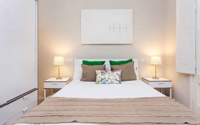 Trendy 3 Bedroom Flat in Central Area