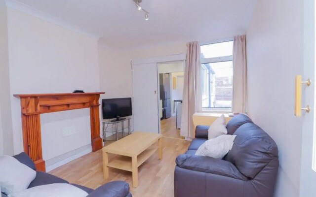 Superb 4 Double Bedroom House Lincoln
