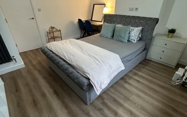 Lovely 1-bed Studio Near Canary Wharf, London
