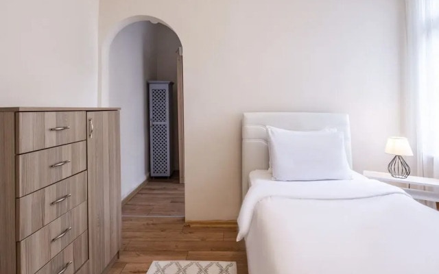 Flat With Bosphorus View and Terrace in Beyoglu