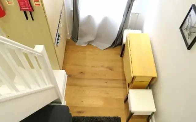 22 43 Clanricarde Gardens Studio