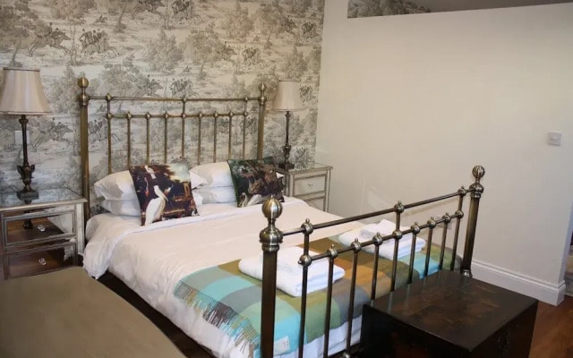 Modern apt Close to Paddington Station / Sleeps 3