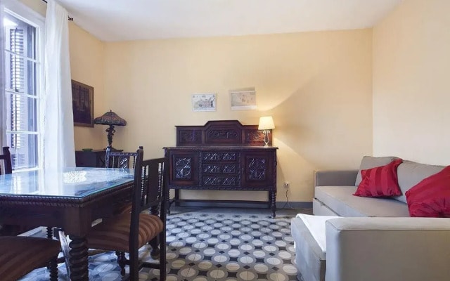 Centric Unique Bohemian 3 Bedroom Apartment - Hoa 42136