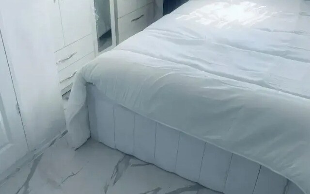 Cozy Studio Retreat in Mitcham