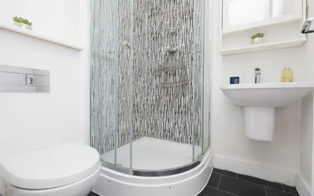 Derby City 3 Bed House- Roof Terrace