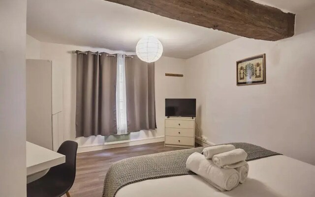 Superb Apartment in the Center of Paris by Stusioprestige