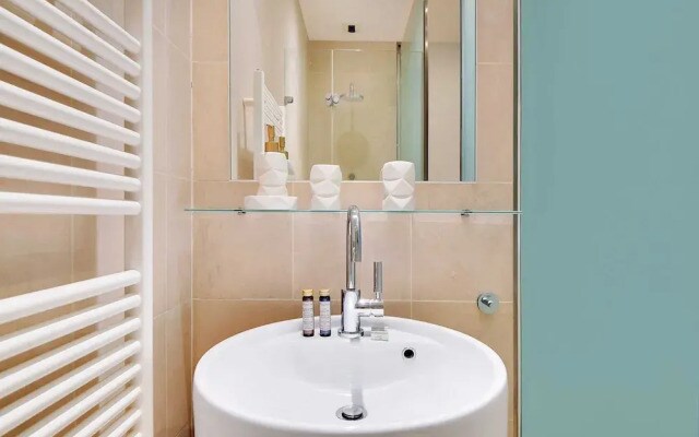 Fabulous House : a Gem in Chic Western Paris