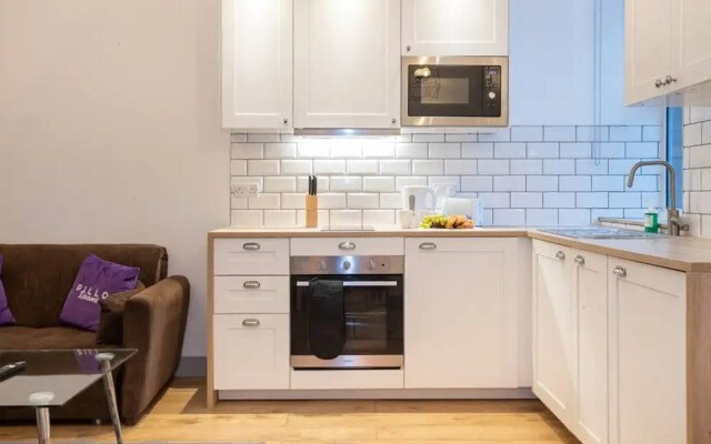 Unique 1 Bedroom Apartment by Pillo Rooms