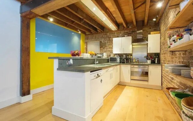 Veeve - The Coach House
