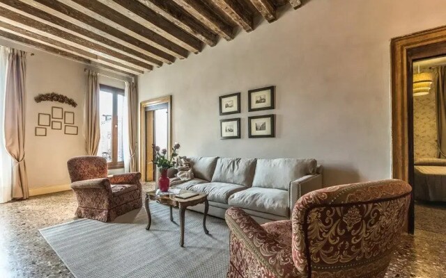 Palazzina Canal - Experience and Enjoy 5 Elegant Bedrooms
