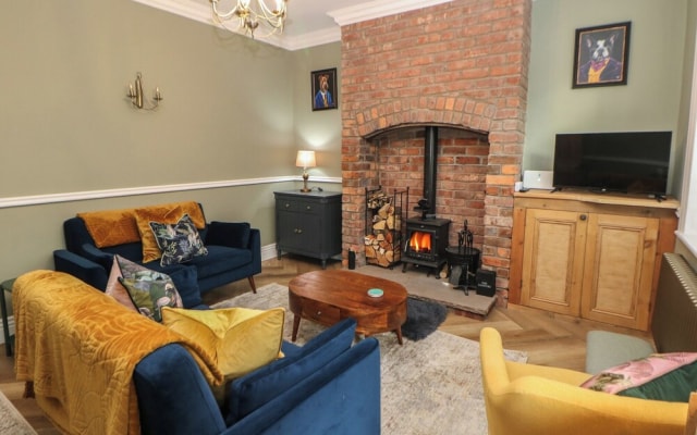 16 Oak Bank
