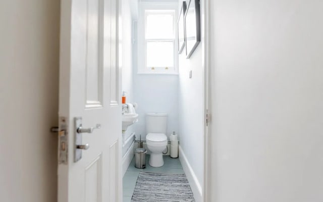 Earls Court Apartments by BaseToGo