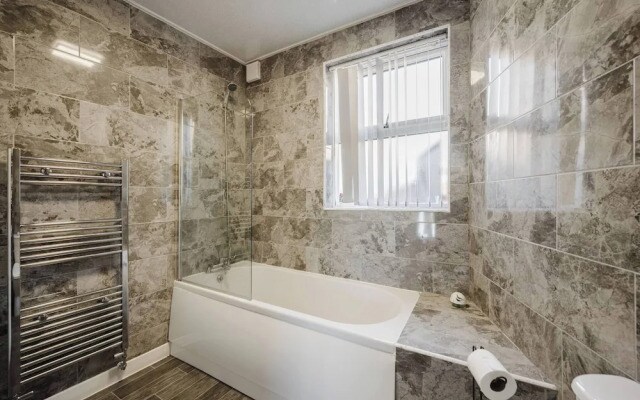 6-bed Manchester Holiday