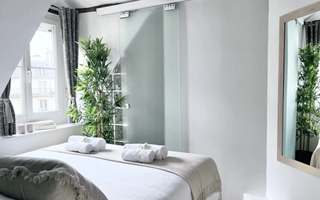 1612 B - Best deal in Pigalle