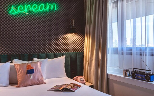 Отель Moxy Paris La Villette