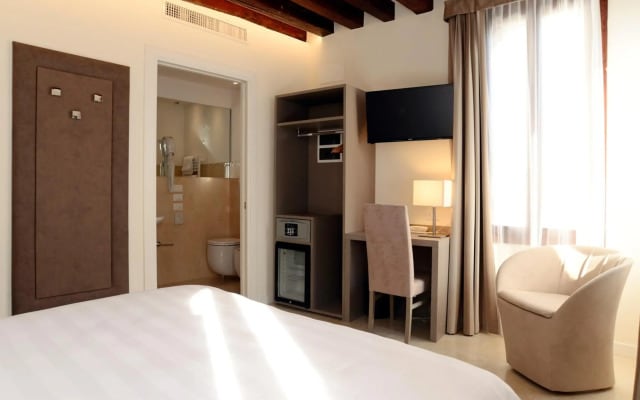 Leone Hotel