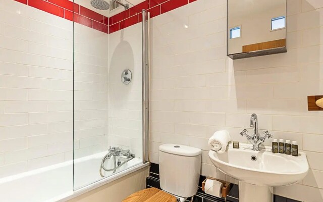 Quirky and Colourful Flat in Shoreditch
