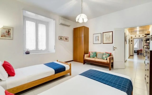 Nice and Bright 2 Beds Flat Near San Giovanni