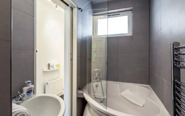 Modern Apartment That Sleeps 2