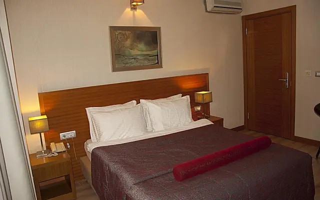 Dragos Island Hotel