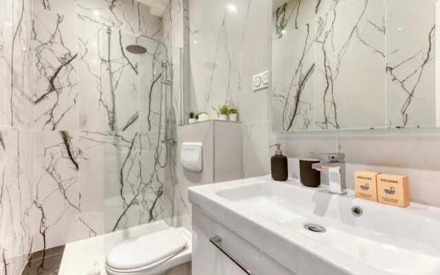 New Large Studio in the Heart of Paris 12