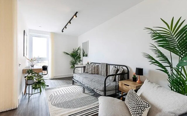 Sky-high Apartment With Modern Decor