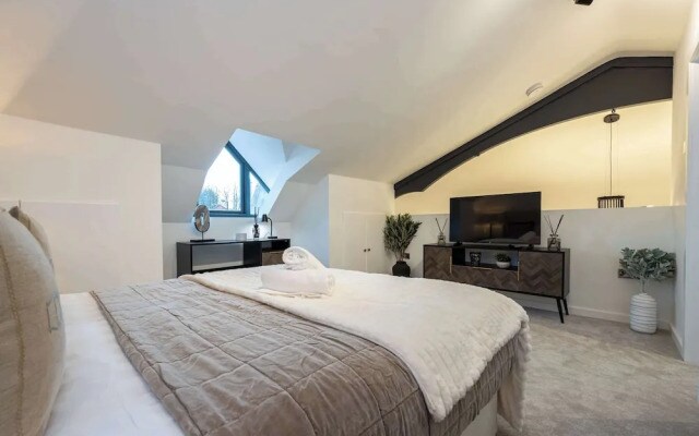 Luxury Church Conversion in Hale - Sleeps 4