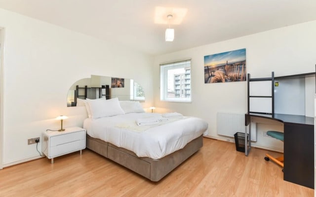 Superb Two Bedroom Flat By The Water - Great Views