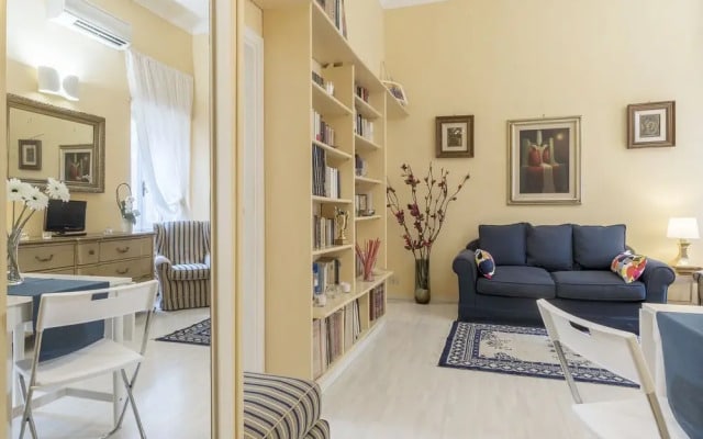 Ara Pacis Elegant Flat
