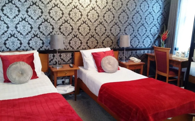 Pymgate Lodge Hotel