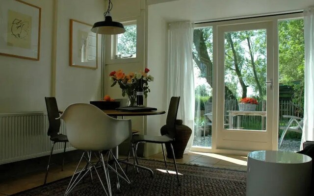 Quaint Holiday Home in Amsterdam near Lake