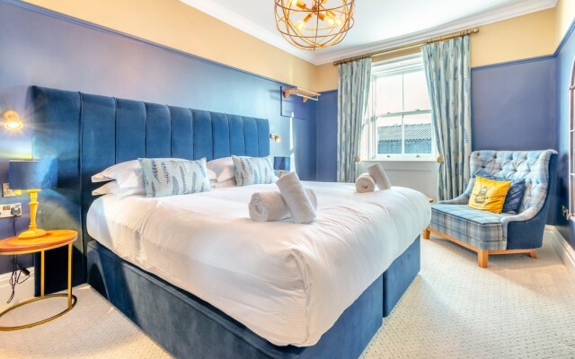 Carlton Manor